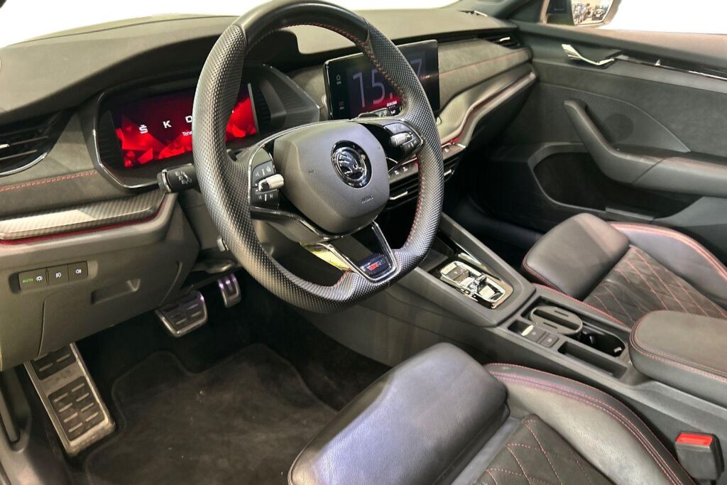 Skoda Octavia 2022 Combi 2,0 TDI 200 4x4 RS DSG Autom. Tehdastakuu 100tkm-2027!