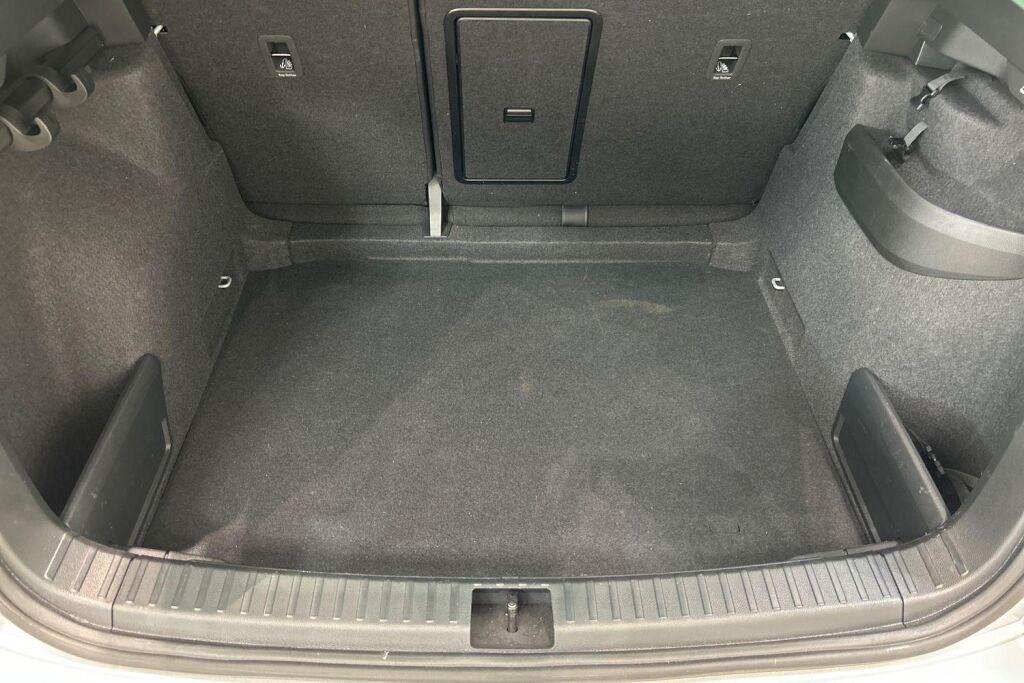 Skoda Karoq 2025 1.5 TSI SportLine DSG Autom. -  Tehdastakuu 05/2030-100tkm!