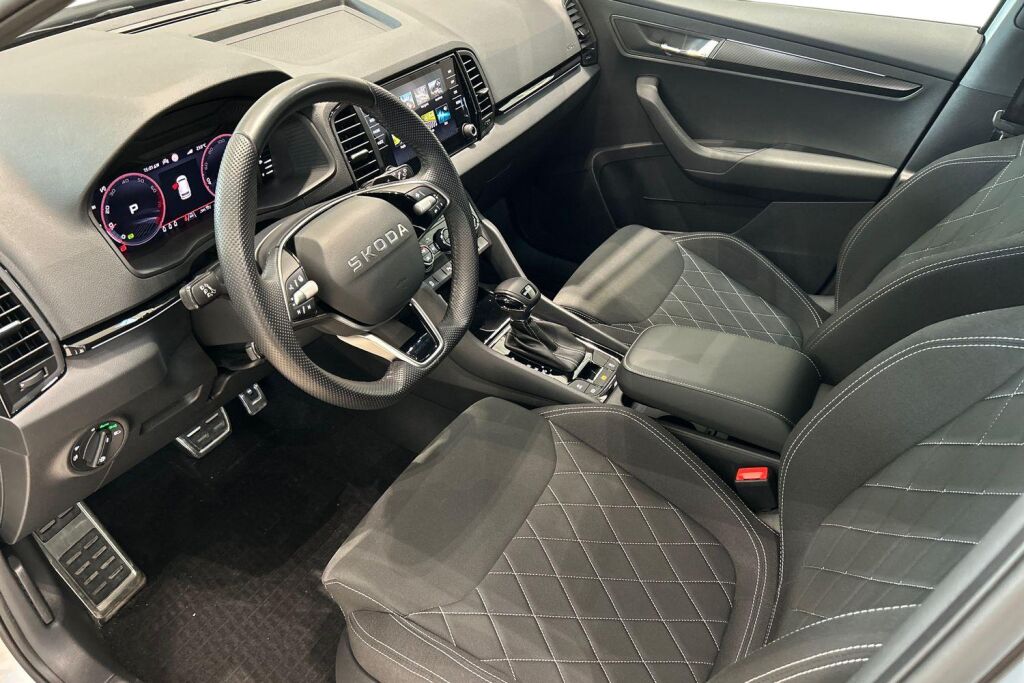 Skoda Karoq 2025 1.5 TSI SportLine DSG Autom. -  Tehdastakuu 05/2030-100tkm!