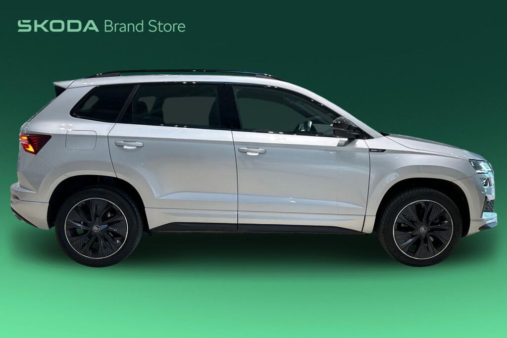 Skoda Karoq 2025 1.5 TSI SportLine DSG Autom. -  Tehdastakuu 05/2030-100tkm!