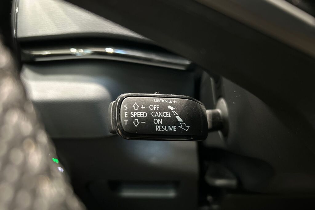 Skoda Karoq 2025 1.5 TSI SportLine DSG Autom. -  Tehdastakuu 05/2030-100tkm!