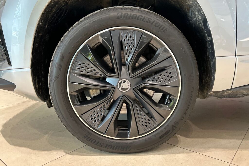 Skoda Karoq 2025 1.5 TSI SportLine DSG Autom. -  Tehdastakuu 05/2030-100tkm!