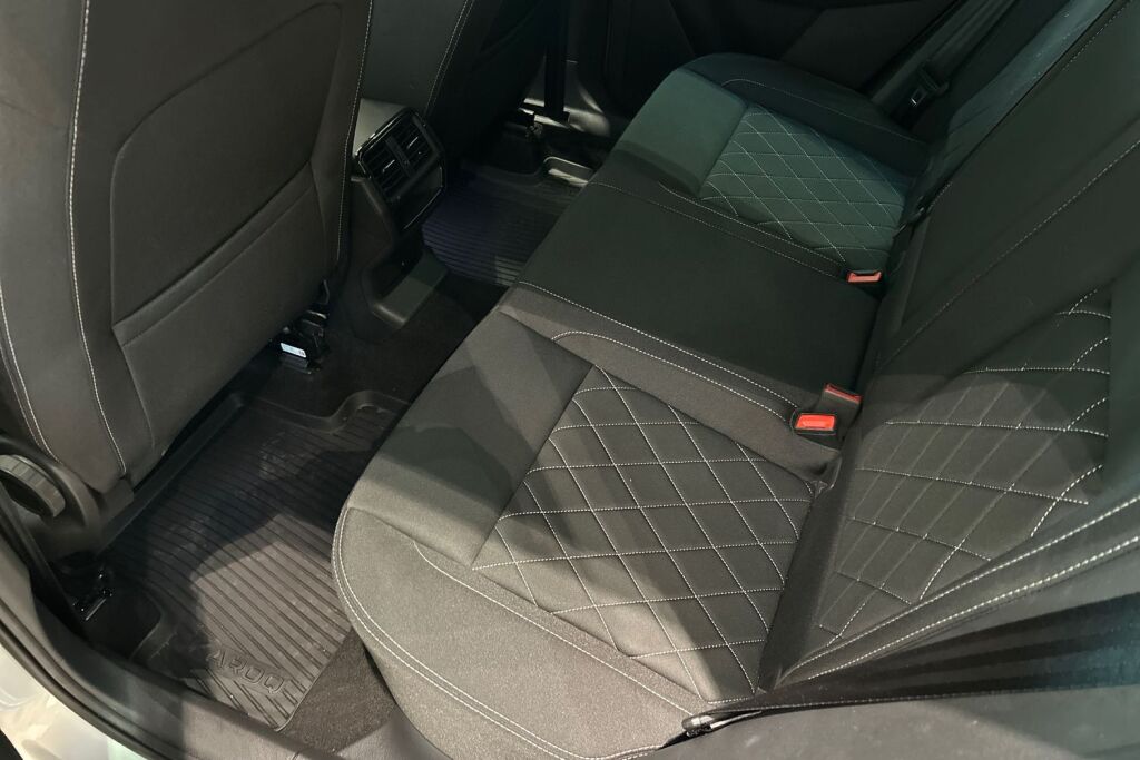 Skoda Karoq 2025 1.5 TSI SportLine DSG Autom. -  Tehdastakuu 05/2030-100tkm!