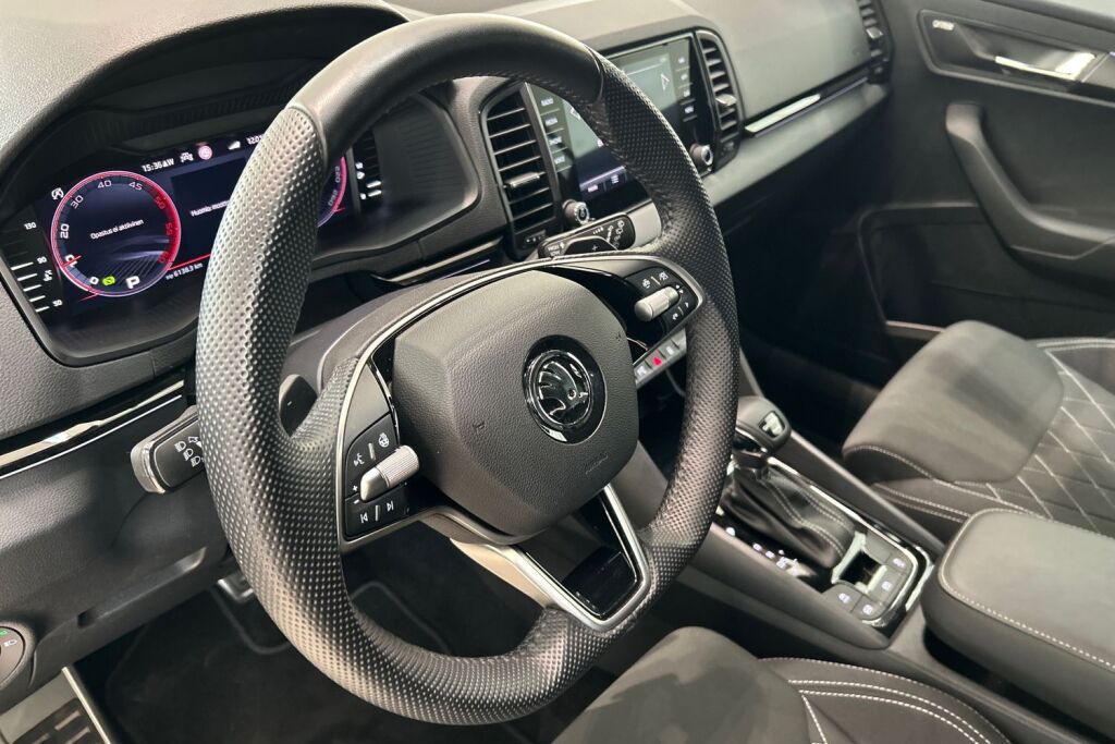 Skoda Karoq 2024 2,0 TDI 150 4x4 SportLine DSG Autom. - Tehdastakuu voimassa 05/2029 - 100tkm