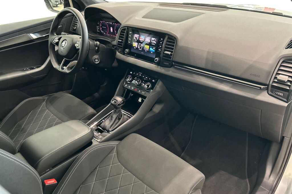 Skoda Karoq 2024 2,0 TDI 150 4x4 SportLine DSG Autom. - Tehdastakuu voimassa 05/2029 - 100tkm