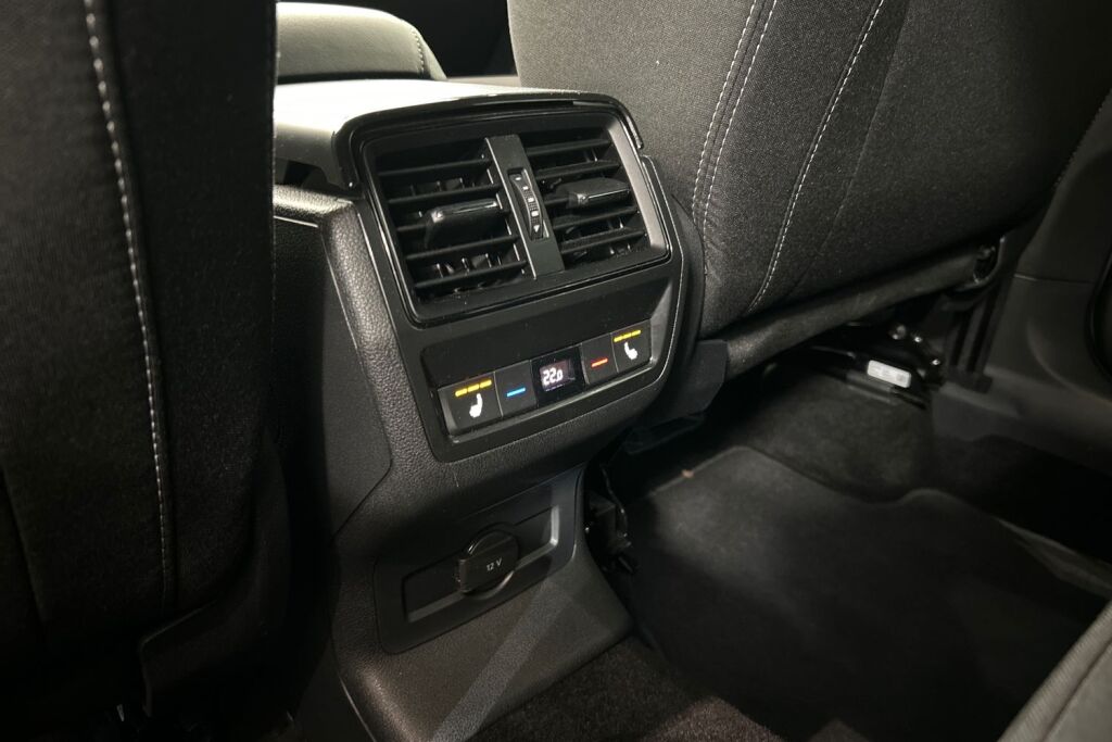 Skoda Karoq 2024 2,0 TDI 150 4x4 SportLine DSG Autom. - Tehdastakuu voimassa 05/2029 - 100tkm