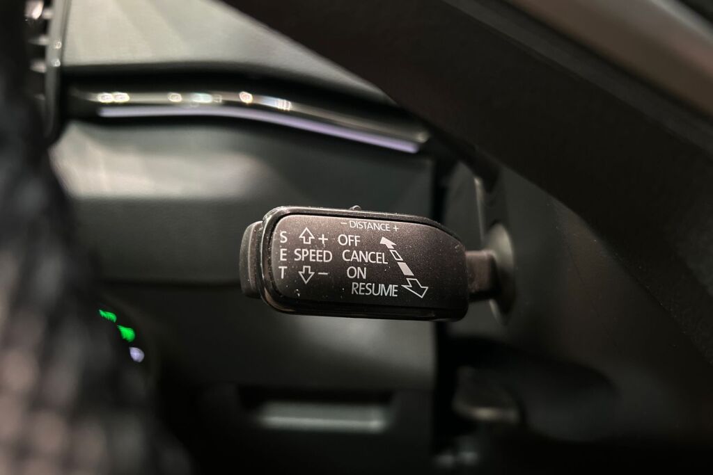 Skoda Karoq 2024 2,0 TDI 150 4x4 SportLine DSG Autom. - Tehdastakuu voimassa 05/2029 - 100tkm