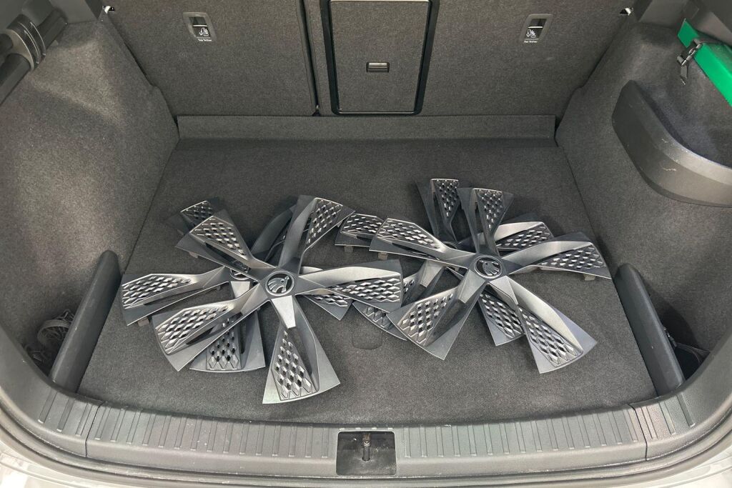 Skoda Karoq 2024 2,0 TDI 150 4x4 SportLine DSG Autom. - Tehdastakuu voimassa 05/2029 - 100tkm
