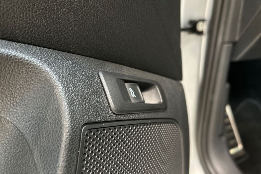 Skoda Karoq 2024 2,0 TDI 150 4x4 SportLine DSG Autom. - Tehdastakuu voimassa 05/2029 - 100tkm