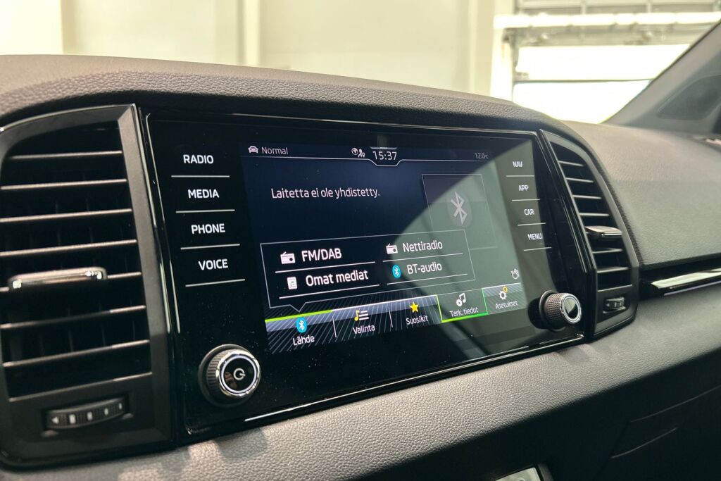Skoda Karoq 2024 2,0 TDI 150 4x4 SportLine DSG Autom. - Tehdastakuu voimassa 05/2029 - 100tkm