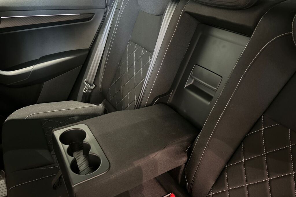Skoda Karoq 2024 1.5 TSI SportLine DSG Autom. / Tehdastakuu 08/2029 - 100tkm