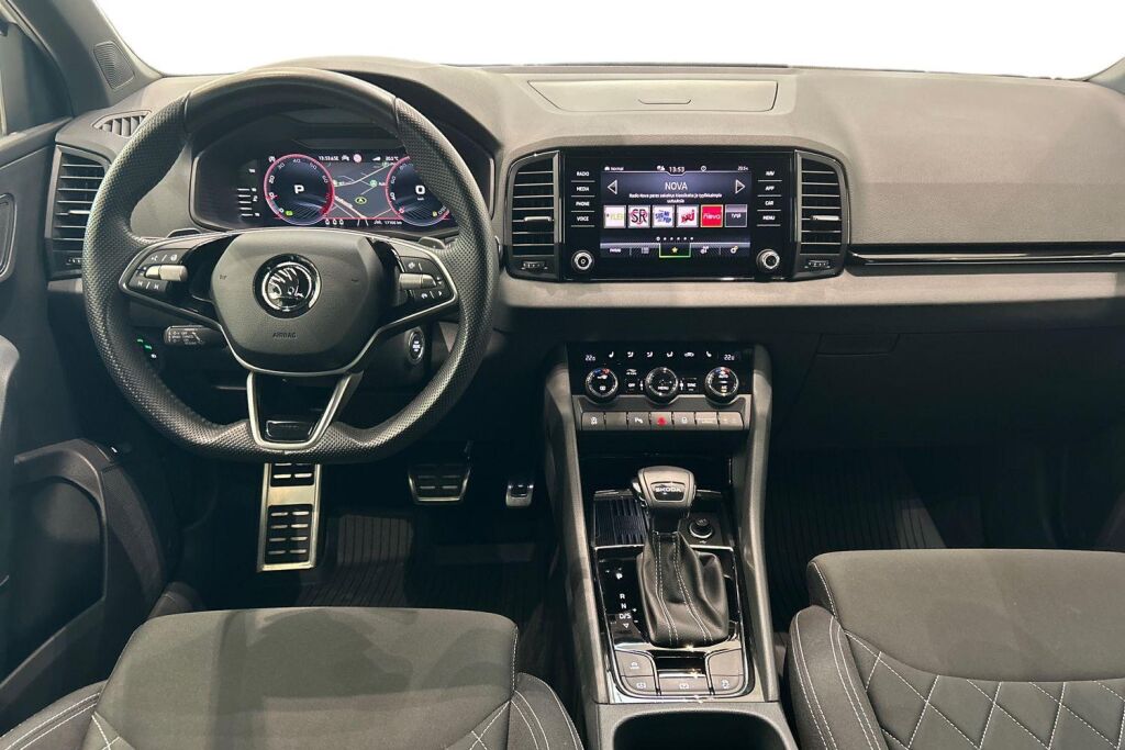 Skoda Karoq 2024 1.5 TSI SportLine DSG Autom. / Tehdastakuu 08/2029 - 100tkm