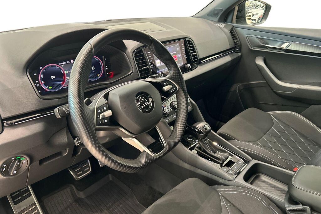 Skoda Karoq 2024 1.5 TSI SportLine DSG Autom. / Tehdastakuu 08/2029 - 100tkm