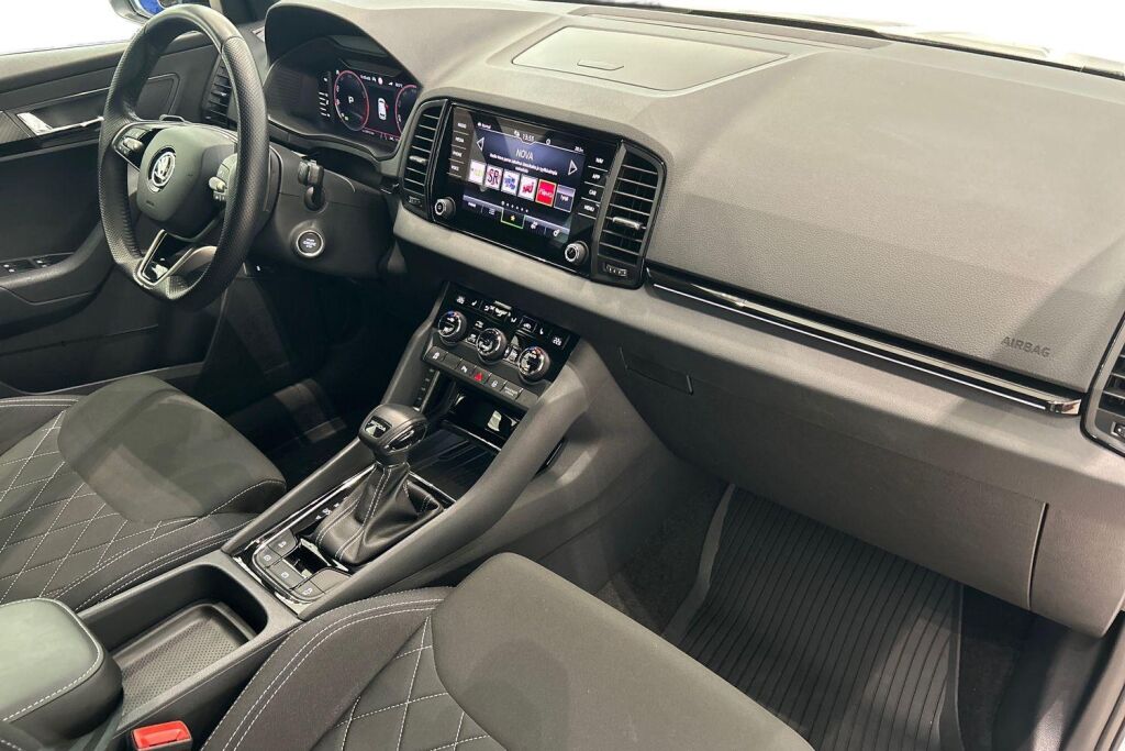 Skoda Karoq 2024 1.5 TSI SportLine DSG Autom. / Tehdastakuu 08/2029 - 100tkm