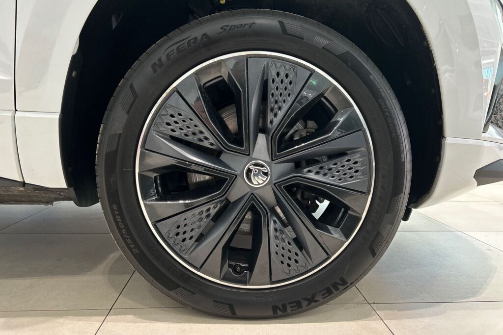Skoda Karoq 2024 1.5 TSI SportLine DSG Autom. / Tehdastakuu 08/2029 - 100tkm