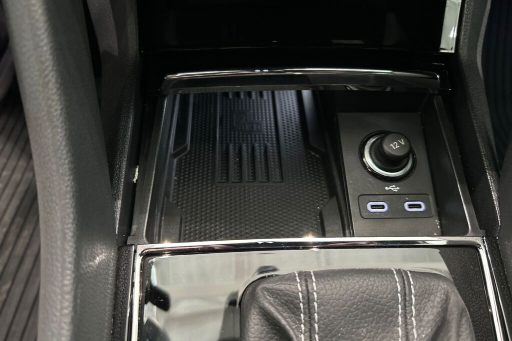 Skoda Karoq 2024 1.5 TSI SportLine DSG Autom. / Tehdastakuu 08/2029 - 100tkm