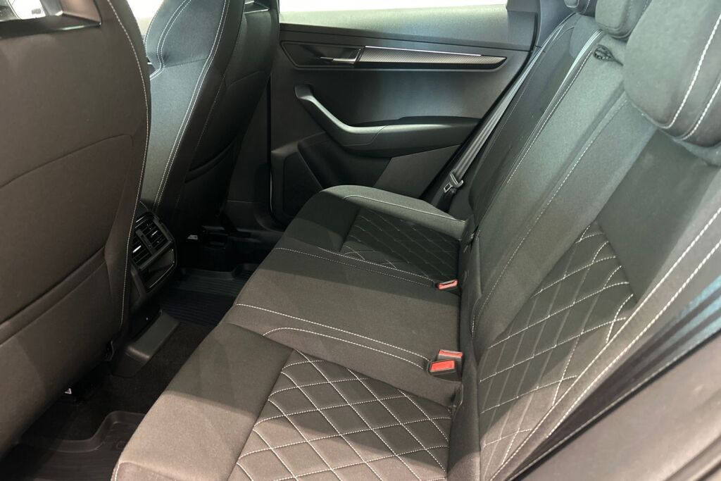 Skoda Karoq 2024 1.5 TSI SportLine DSG Autom. / Tehdastakuu 08/2029 - 100tkm