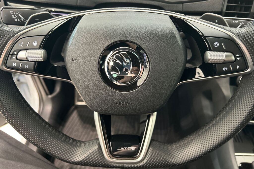 Skoda Karoq 2024 1.5 TSI SportLine DSG Autom. / Tehdastakuu 08/2029 - 100tkm