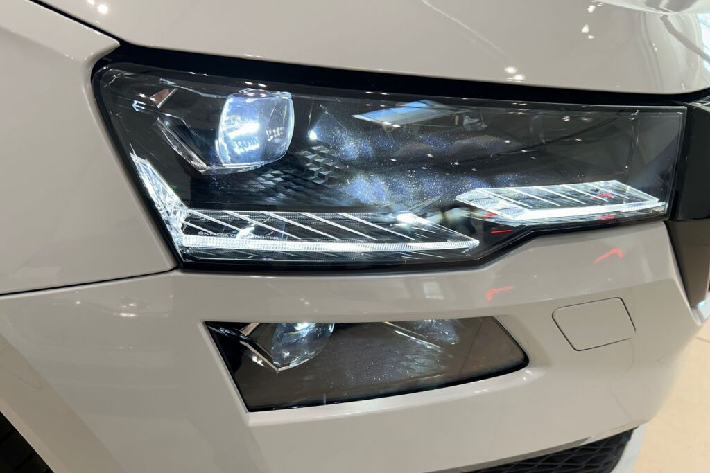 Skoda Karoq 2024 1.5 TSI SportLine DSG Autom. / Tehdastakuu 08/2029 - 100tkm