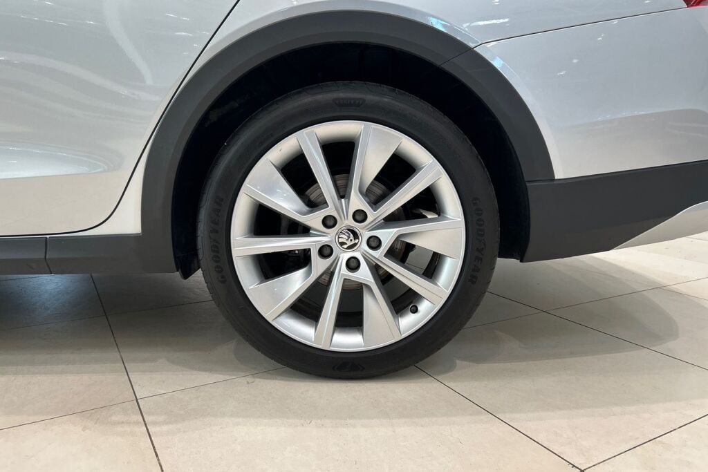 Skoda Octavia 2023 Combi 2.0 TSI 190 4x4 Scout DSG Autom.