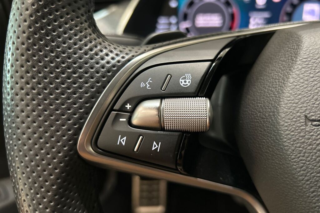 Skoda Octavia 2024 Combi 1.5 TSI 150 Selection eTEC DSG Autom. - Tehdastakuu voimassa 11/2028 - 90tkm