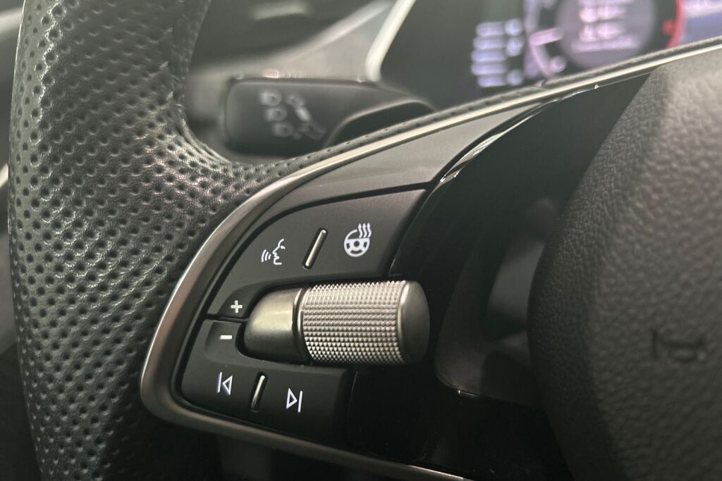 Skoda Octavia 2024 Combi 1.5 TSI 150 Selection eTEC DSG Autom. - Tehdastakuu voimassa 11/2028 - 90tkm