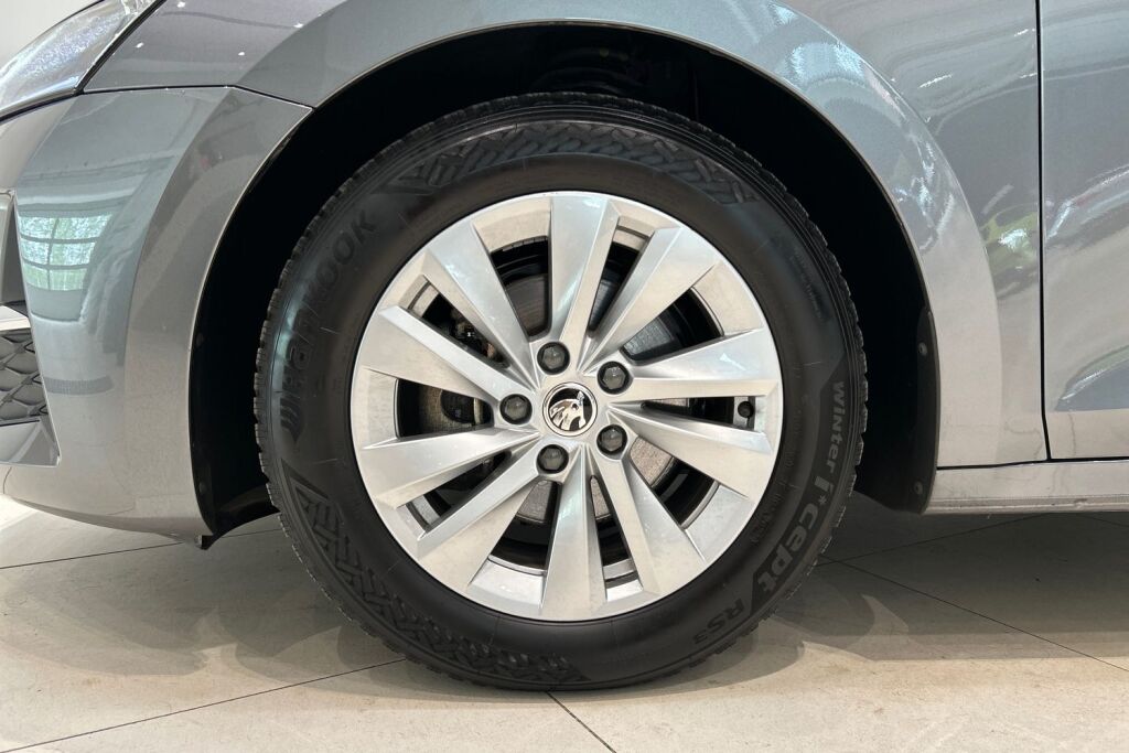 Skoda Octavia 2024 Combi 1.5 TSI 150 Selection eTEC DSG Autom. - Tehdastakuu voimassa 11/2028 - 90tkm