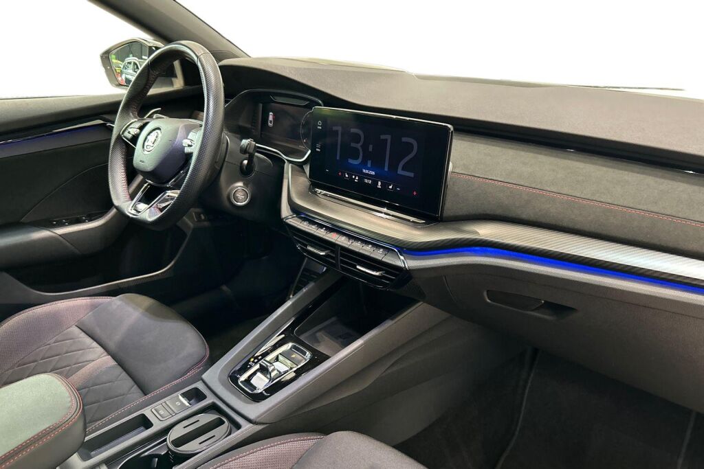 Skoda Octavia 2024 1.4 TSI PHEV RS iV DSG Autom. / Tehdastakuu 3/2029 / 100tkm!