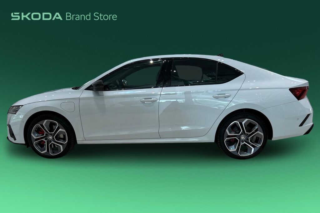 Skoda Octavia 2024 1.4 TSI PHEV RS iV DSG Autom. / Tehdastakuu 3/2029 / 100tkm!