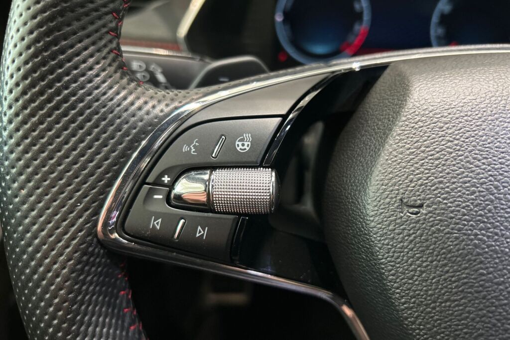 Skoda Octavia 2024 1.4 TSI PHEV RS iV DSG Autom. / Tehdastakuu 3/2029 / 100tkm!