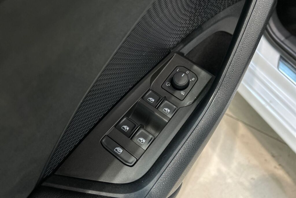 Skoda Octavia 2024 1.4 TSI PHEV RS iV DSG Autom. / Tehdastakuu 3/2029 / 100tkm!