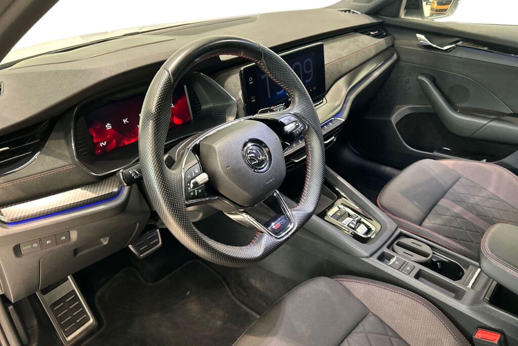 Skoda Octavia 2024 1.4 TSI PHEV RS iV DSG Autom. / Tehdastakuu 3/2029 / 100tkm!