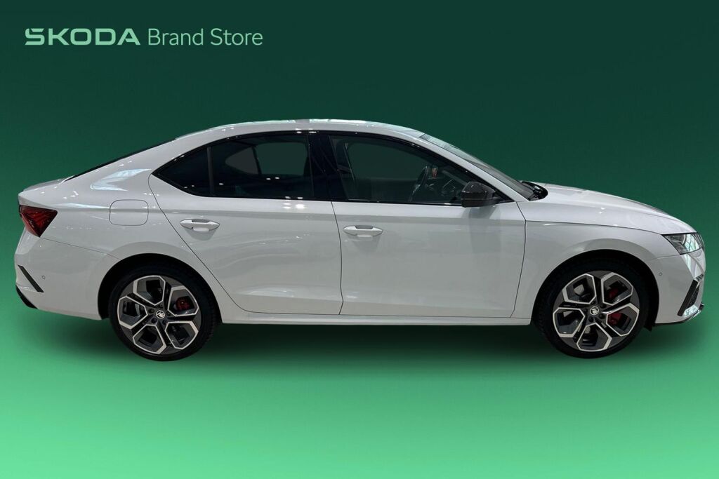 Skoda Octavia 2024 1.4 TSI PHEV RS iV DSG Autom. / Tehdastakuu 3/2029 / 100tkm!