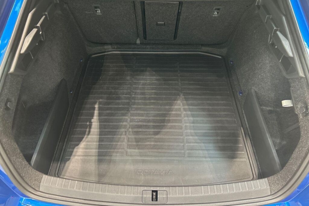 Skoda Octavia 2024 1.5 TSI 150 SportLine eTEC DSG Autom.