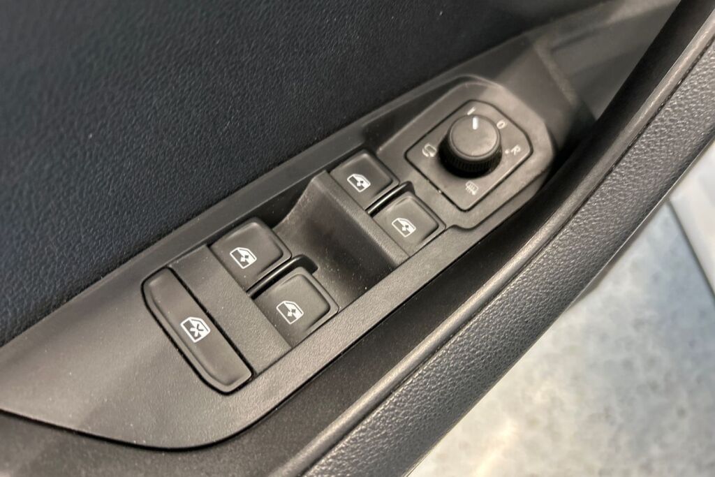 Skoda Karoq 2024 1.5 TSI SportLine DSG Autom.