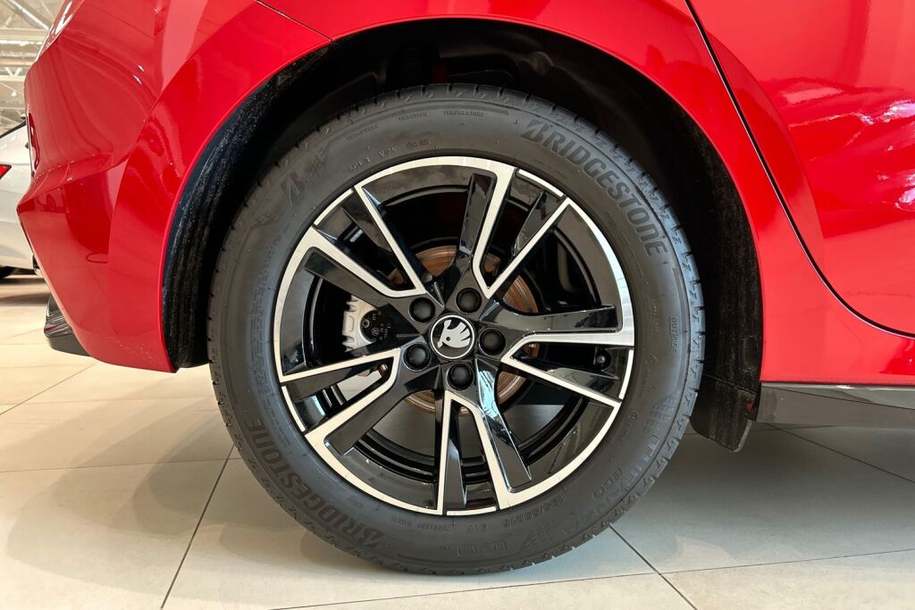 Skoda Fabia 2025 1.0 TSI 116 Monte Carlo DSG Autom. / Tehdastakuu 5/2030 tai 100tkm!