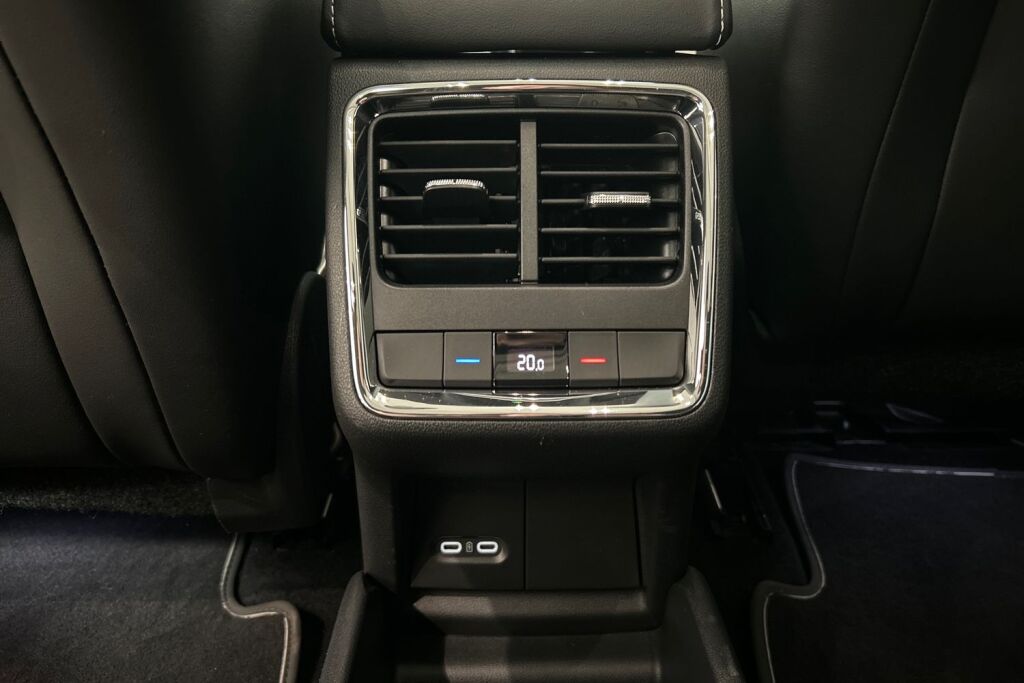 Skoda Enyaq 2024 Coupe 85x 4x4 SportLine / Tehdastakuu 12/2028 tai 100tkm asti!