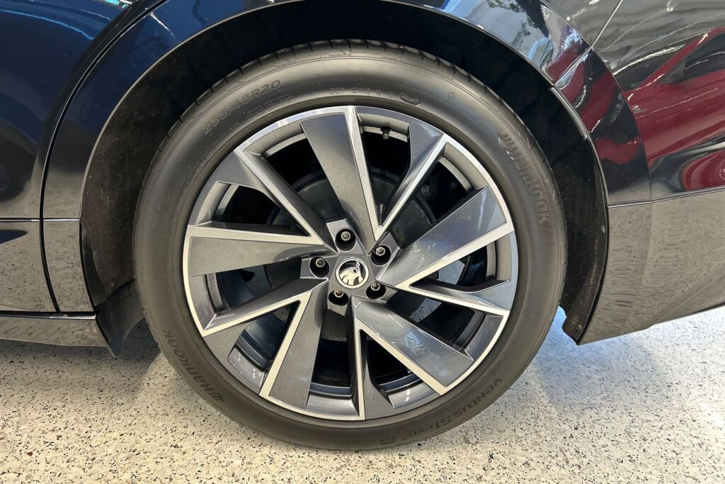 SKODA ENYAQ 2024 85x 4x4 SportLine