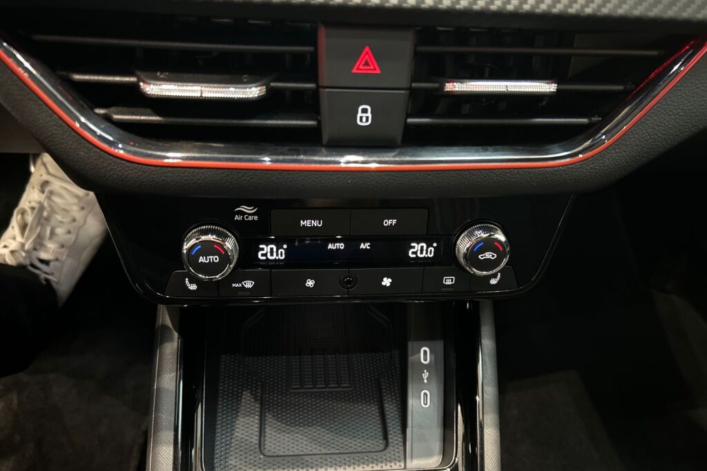 Skoda Scala 2025 1.0 TSI 116 Monte Carlo DSG Autom. / Tehdastakuu 11/2029 tai 100tkm!