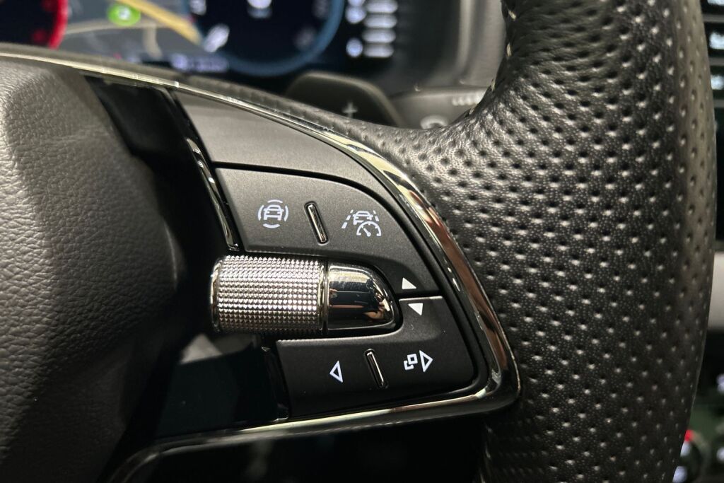 Skoda Karoq 2022 2,0 TSI 4x4 SportLine DSG Autom.