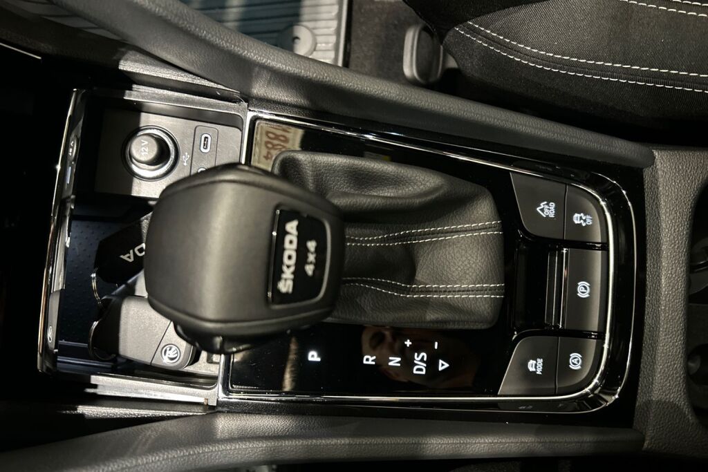 Skoda Karoq 2022 2,0 TSI 4x4 SportLine DSG Autom.