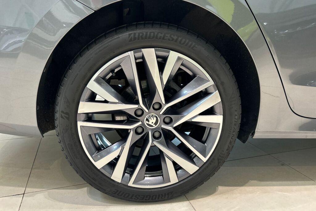 Skoda Octavia 2025 1.5 TSI 150 Selection eTEC DSG Autom. Tehdastakuu 12/2029 / 100tkm!