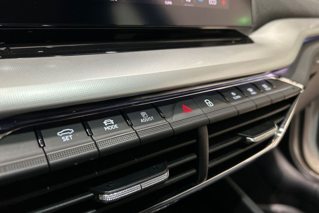 Skoda Octavia 2024 Combi 1.4 TSI PHEV Style iV DSG Autom. / Tehdastakuu voimassa 11/2028 tai 100tkm!