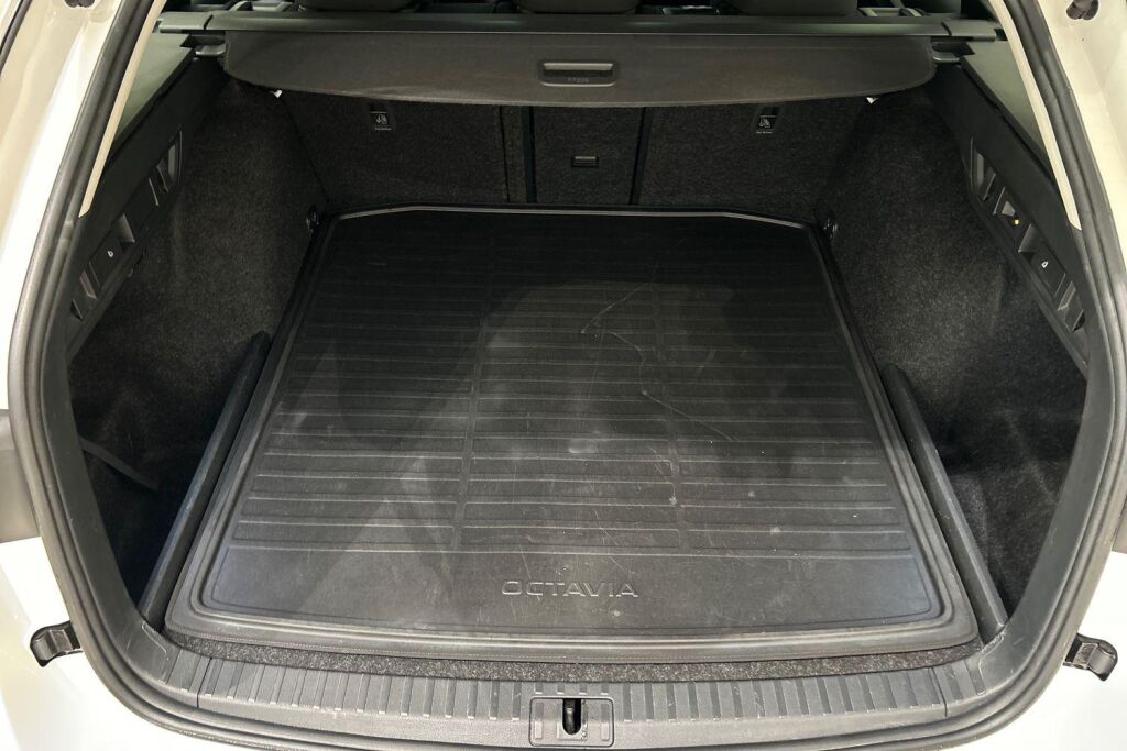 Skoda Octavia 2024 Combi 1.4 TSI PHEV Style iV DSG Autom. / Tehdastakuu voimassa 11/2028 tai 100tkm!