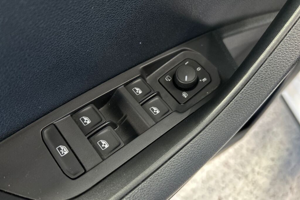 Skoda Karoq 2023 1.5 TSI SportLine DSG Autom.