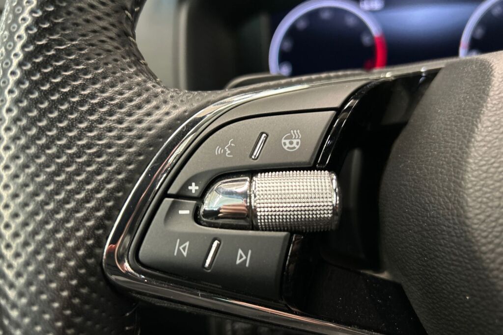 SKODA Karoq 2023 1.5 TSI SportLine DSG Autom.