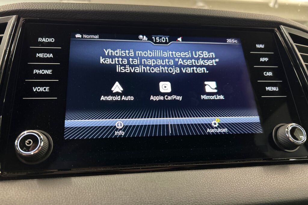 SKODA Karoq 2023 1.5 TSI SportLine DSG Autom.