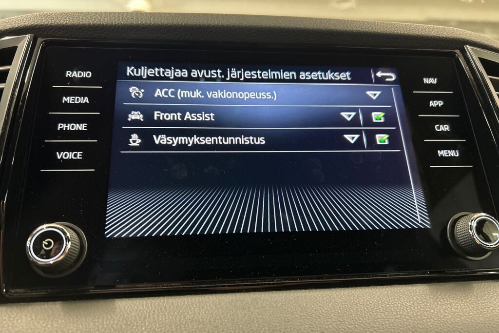 SKODA Karoq 2023 1.5 TSI SportLine DSG Autom.