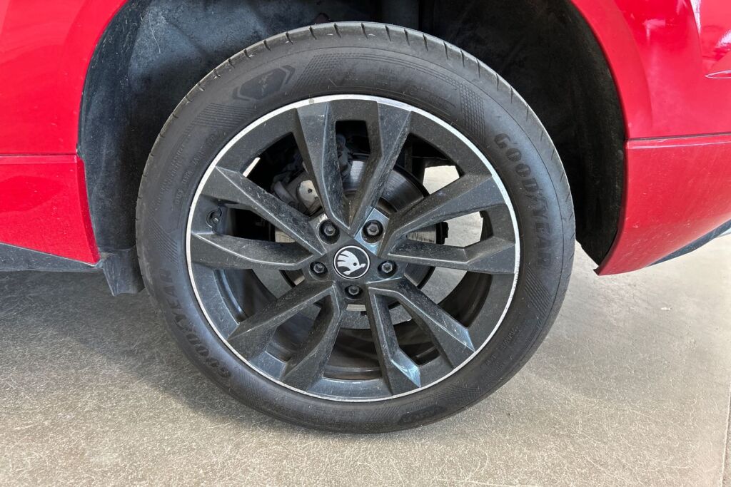SKODA Karoq 2023 1.5 TSI SportLine DSG Autom.