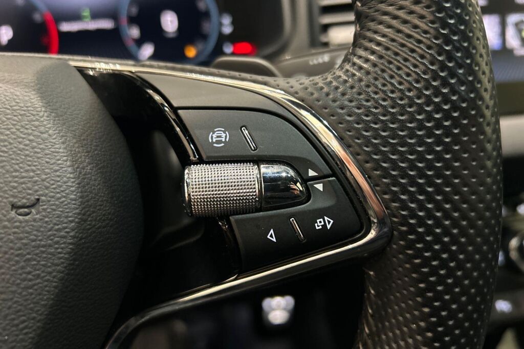Skoda Karoq 2023 1.5 TSI SportLine DSG Autom.